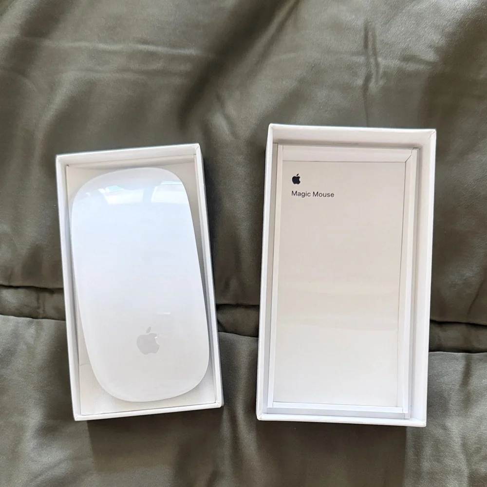 Apple Magic Mouse in Glossy White